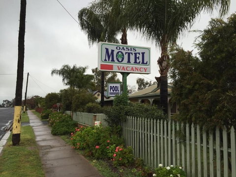 Oasis Motel Peak Hill - Mackay Tourism 1