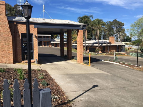 Bega Downs Motor Inn - Mackay Tourism 3