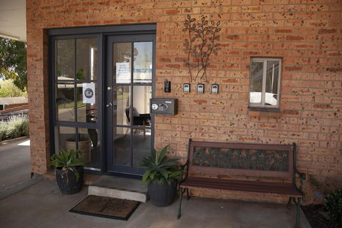 Bega Downs Motor Inn - Mackay Tourism 6