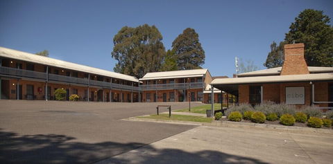 Bega Downs Motor Inn - Mackay Tourism 0