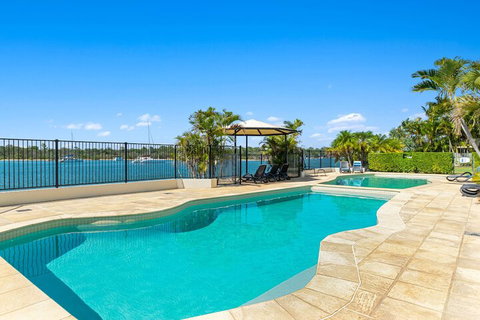 Aqua Linea - Mackay Tourism 2