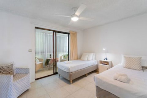 Aqua Linea - Mackay Tourism 0
