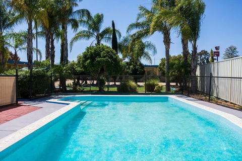 Renmark Motor Inn Motel - Mackay Tourism 4