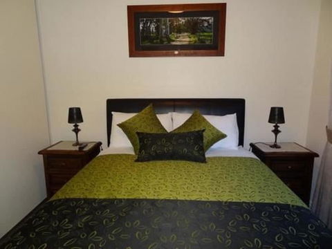 Hahndorf Oak Tree Cottages - Mackay Tourism 1