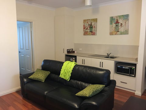Hahndorf Oak Tree Cottages - Mackay Tourism 4