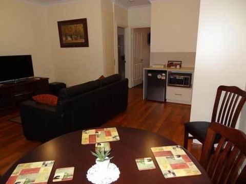 Hahndorf Oak Tree Cottages - Mackay Tourism 6