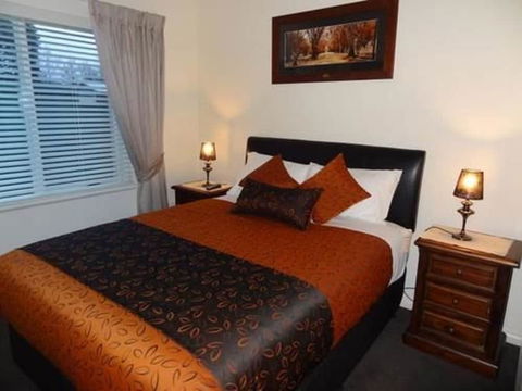 Hahndorf Oak Tree Cottages - Mackay Tourism 2