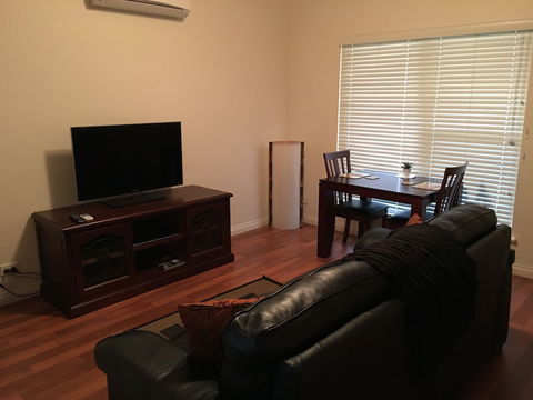Hahndorf Oak Tree Cottages - Mackay Tourism 5