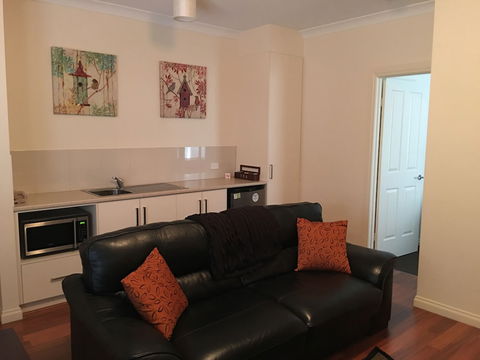 Hahndorf Oak Tree Cottages - Mackay Tourism 0