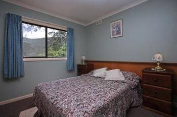 Kingsway Holiday Flats & Gariwerd House. - Mackay Tourism 1