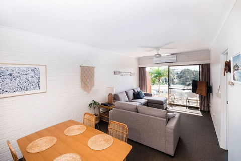 Mollymook Seascape Motel & Apartments - Mackay Tourism 6