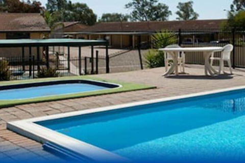 Barmera Lake Resort Motel - Mackay Tourism 6