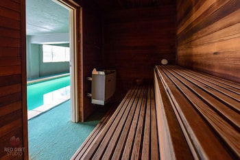 Attunga Alpine Lodge And Apartments - Mackay Tourism 3