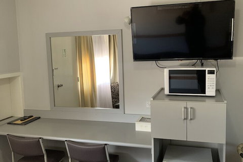 Orana Windmill Motel - Mackay Tourism 4