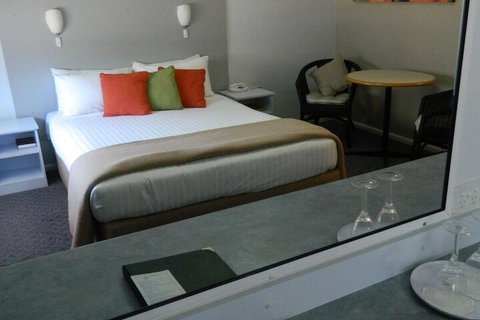 Orana Windmill Motel - Mackay Tourism 7