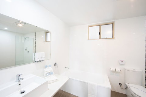 New England Motor Lodge - Mackay Tourism 4