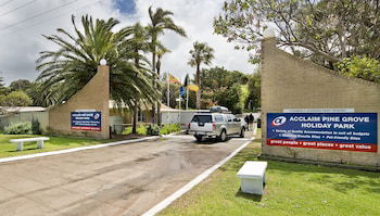 Acclaim Pine Grove Holiday Park - Mackay Tourism 4