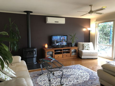 Countryside Connections Spa Cottage - Mackay Tourism 4