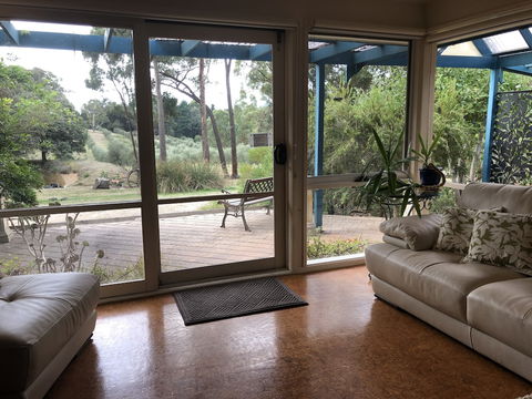 Countryside Connections Spa Cottage - Mackay Tourism 3
