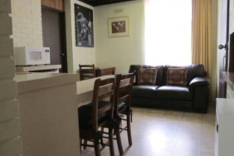 Lakes Waterfront Motel & Holiday Cottages - Mackay Tourism 4