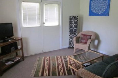 Lakes Waterfront Motel & Holiday Cottages - Mackay Tourism 7