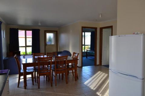 All Inn Strahan Holiday Units - Mackay Tourism 1