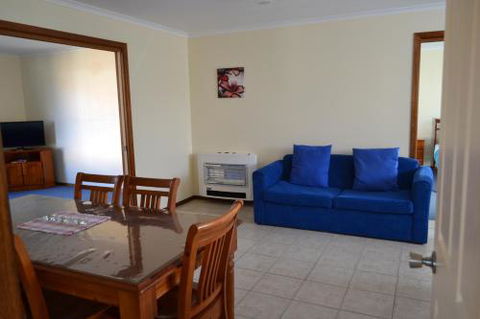 All Inn Strahan Holiday Units - Mackay Tourism 5