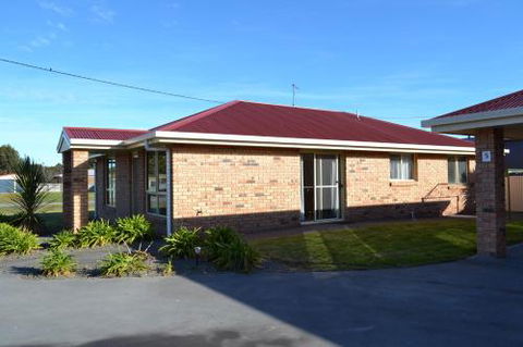 All Inn Strahan Holiday Units - Mackay Tourism 2