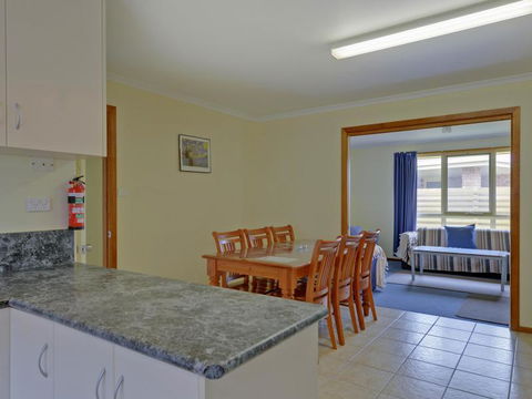 All Inn Strahan Holiday Units - Mackay Tourism 3