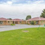 All Inn Strahan Holiday Units - Mackay Tourism 0