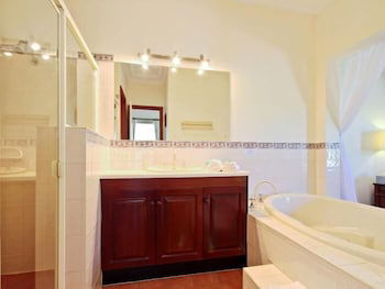 Wine And Roses B&B - Mackay Tourism 4