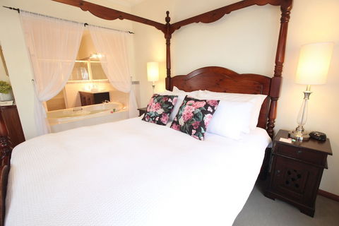 Wine And Roses B&B - Mackay Tourism 2