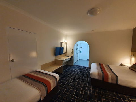 Hamiltonâ€™s Queanbeyan Motel - Mackay Tourism 6