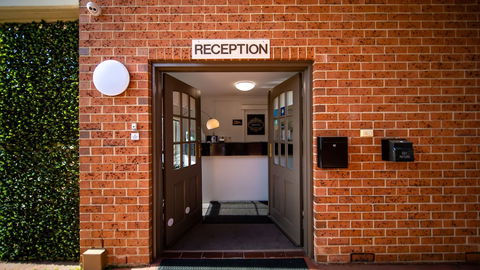 Hamiltonâ€™s Queanbeyan Motel - Mackay Tourism 3