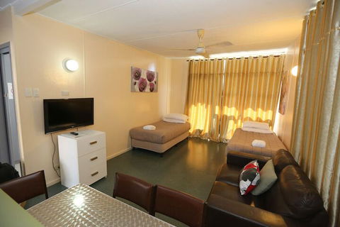 Harbour View Motel - Mackay Tourism 7
