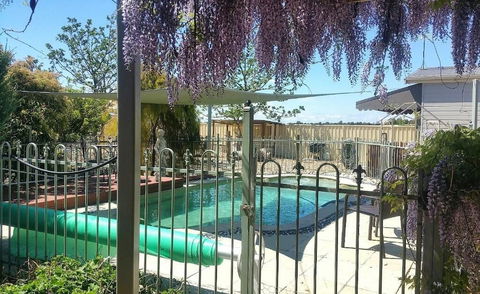 Must Love Dogs B&b - Mackay Tourism 0
