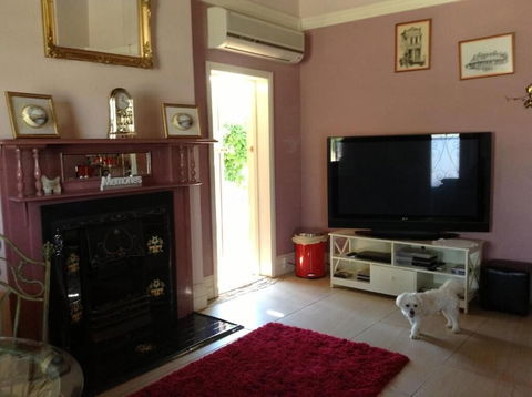Must Love Dogs B&b - Mackay Tourism 3