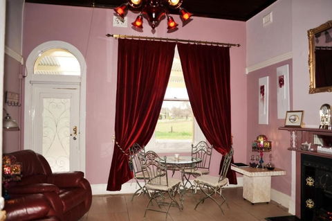 Must Love Dogs B&b - Mackay Tourism 4