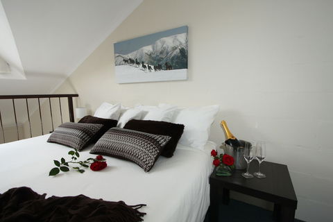 Summit Ridge Alpine Lodge - Mackay Tourism 6
