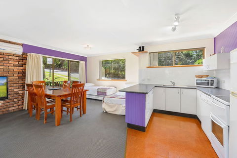 Port Macquarie Seychelles Apartments - Mackay Tourism 1