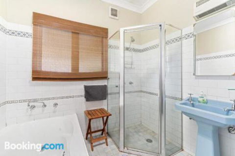 3 Sisters Blue Mountains Cottage - Mackay Tourism 3