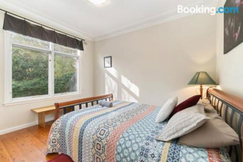3 Sisters Blue Mountains Cottage - Mackay Tourism 4