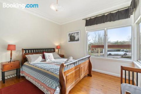 3 Sisters Blue Mountains Cottage - Mackay Tourism 2