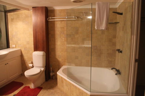 Whitsundays Rainforest Retreat - Mackay Tourism 0