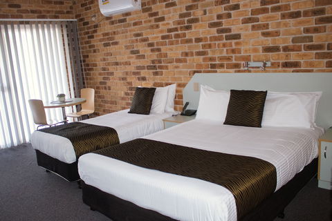 Golf Club Motor Inn Wingham - Mackay Tourism 5
