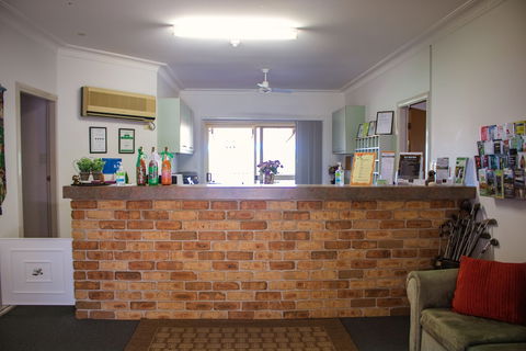 Golf Club Motor Inn Wingham - Mackay Tourism 3