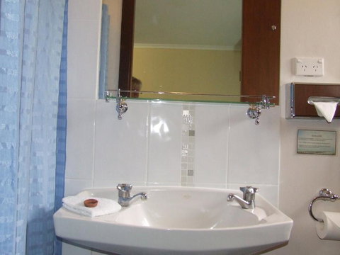 Beachport Motor Inn - Mackay Tourism 6