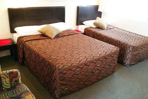 A & A Lodge Motel Emerald - Mackay Tourism 7