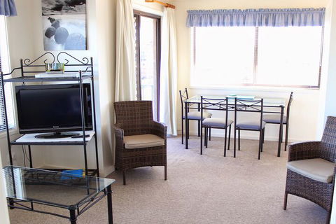 Narooma Palms Holiday Apartments - Mackay Tourism 7