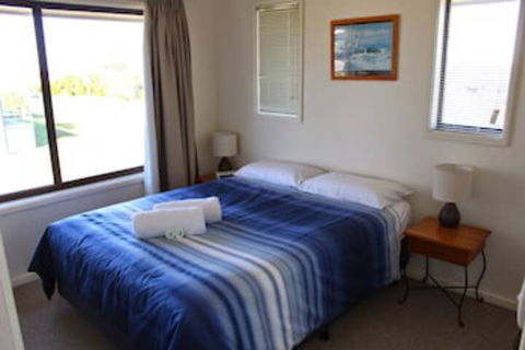 Narooma Palms Holiday Apartments - Mackay Tourism 0
